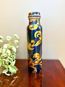 Bouteille d'eau en cuivre, finition élégante, légère, durable, écologique, logo personnalisé, tendance, vente en gros, faible MOQ, approvisionnement pour - Product Image 3