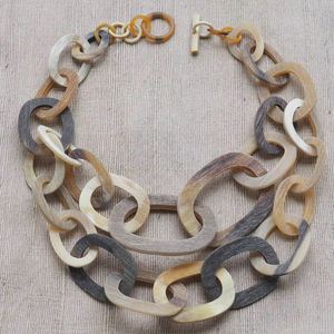 Collar de Lujo Hecho a Mano con Cuerno de Búfalo, Joyería Natural y Sostenible para Mujer, Alta Calidad - Product Image 1
