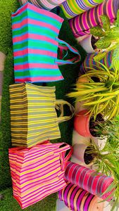 Rpet ถุงช้อปปิ้งไนล่อนแบบมีซิปใช้ซ้ำได้เป็นมิตรต่อสิ่งแวดล้อมผ้าทอมือลายทางทำจากผ้าไนล่อนสำหรับชายหาดผลิตในอินเดีย - Product Image 3