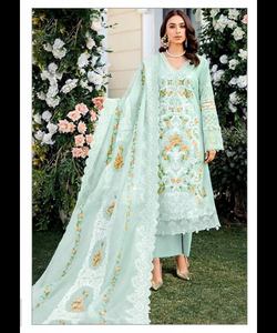 क्लासिक दुपट्टा और हिजाब के साथ भारतीय लॉन सूट में महिलाओं के लिए औपचारिक सिलाई की गई मामूली पोशाक