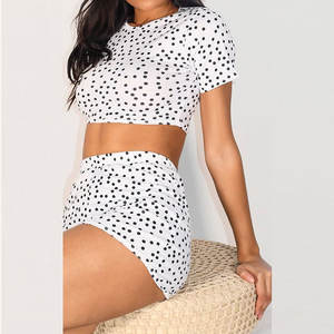 Pantalones cortos elegantes para mujer con diseño de sublimación personalizado Colección ligera de verano OEM Ofertas a granel y de etiqueta privada - Product Image 3