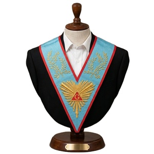 Cuello de seda moiré azul cielo con bordado intrincado de rayos de sol en hilo dorado, hecho a mano, para ceremonias. - Product Image 1