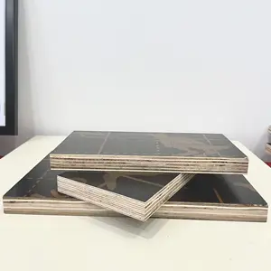 Encofrado de construcción de madera contrachapada con revestimiento de película impermeable de 18mm Suelo de cubierta de madera industrial E1 E2 otros tableros