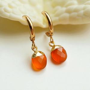 Pendientes de Aro Planos con Pequeñas Piedras Preciosas de Cornalina Facetadas Ovaladas - Pendientes Hechos a Mano en Plata 925 - Joyería al por Mayor - Product Image 1