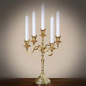 Candelabro de metal de inspiración vintage con acabado antiguo para un elegante centro de mesa de comedor y sala de estar - Product Image 1