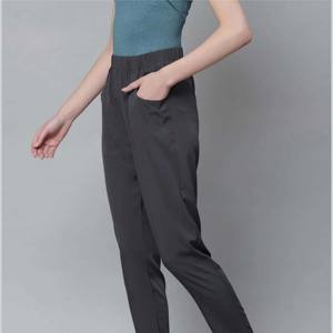 Pantalon de survêtement élégant et confortable pour femme avec taille et poches élastiques, idéal pour la course, le yoga et le fitness, - Product Image 1