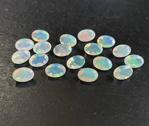 Opale éthiopienne naturelle coupe ovale 4x5mm à facettes-superbe opale de qualité multi-feu coupe ovale à facettes - Product Image 1