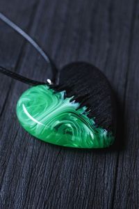 Femmes Unique bleu foncé ciel nuages collier en gros créatif à la main brillant Tradition aiguilles lumineux résine matériel Art - Product Image 2