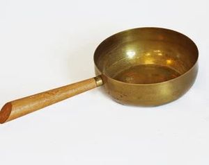 Poêle à sauce en cuivre avec poignée en laiton pour une prise en main sécurisée et une utilisation durable à la maison ou au restaurant - Product Image 3