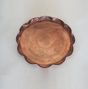 Plateau en cuivre fabriqué à la main de luxe avec détails classiques pour l'hébergement et l'affichage pour l'exportation mondiale depuis l'Inde - Product Image 1