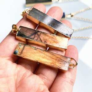 Collar rectangular de labradorita pulida, colgante de barra de labradorita plana con borde galvanizado de oro de 24K, joyería elegante - Product Image 5