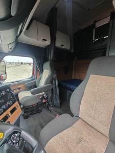 รถบรรทุกหัวลากกำลังสูง 6x4 แบบมีห้องนอน เครื่องยนต์ดีเซล สำหรับการขนส่งทางไกล จัดส่งรวดเร็ว - Product Image 3