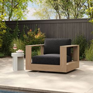 Chaise pivotante Helle en bois massif de haute qualité avec protection solaire et finition naturelle pour une utilisation en extérieur - Product Image 2