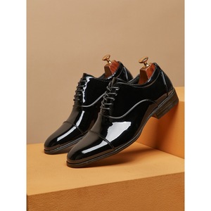 Chaussures Oxford en cuir décontractées pour hommes de haute qualité avec lacets antidérapants, adaptées à un usage professionnel. - Product Image 1