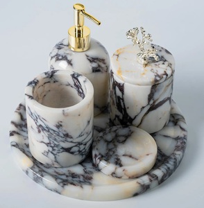 Ensemble de salle de bain en résine au design luxueux de qualité supérieure Ensemble de salle de bain quatre pièces pour un usage quotidien à la maison pour les hôtels Caractéristique durable - Product Image 1