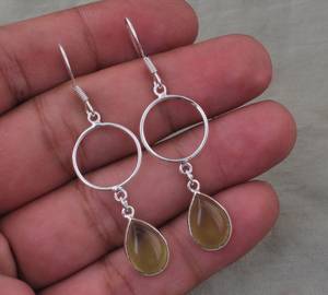 Pendientes de Cristal de Cuarzo Peridoto en Plata 925 |   Pendientes de Piedras Preciosas Hechos a Mano |   Regalo de Joyería Natural para Cumpleaños y Ocasiones Especiales - Product Image 4