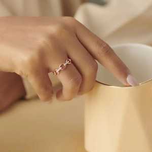Bague élégante en or massif 14 carats plaqué or rose avec motif de lien en diamant et moissanite pour les mariages, les fêtes, unisexe - Product Image 2