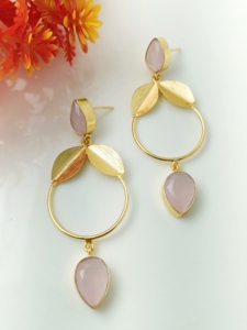 Elegantes Pendientes de Aro Dorados con Diseño de Hoja y Lágrima de Cuarzo Rosa - Product Image 2