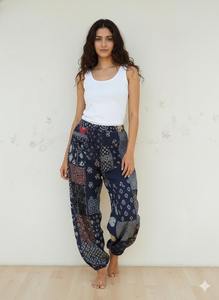 Pantalones Harem de Patchwork: Pantalones Hippies Bohemios de Rayón con Bolsillos - Product Image 5