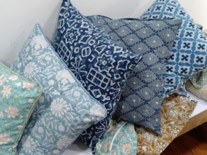 Housse de coussin et de oreiller en voile de coton 100% indigo, imprimée à la main, 45x45cm, avec fermeture éclair au dos, pour usage domestique - KANTHA - Product Image 6