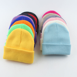 Bonnets d'hiver personnalisés les plus vendus Bonnets personnalisés de fournisseur en gros le plus vendu du Pakistan - Product Image 1