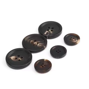 Boutons ronds en corne de buffle véritable à 4 trous, vente en gros d'usine, boutons personnalisés pour costume par Crescent Crafts - Product Image 2