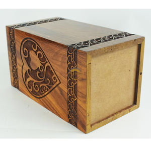 Urna de Madera de Palisandro para Cenizas Humanas - Urna Conmemorativa en Forma de Corazón para Adultos, Hecha a Mano - Urna Funeraria Celta para Cremación por AYAANS - Product Image 3