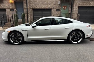 Voiture d'occasion propre à faible kilométrage, <span class=keywords><strong>Porsche</strong></span> <span class=keywords><strong>Taycan</strong></span> <span class=keywords><strong>4S</strong></span> berline 2022, livraison mondiale - Product Image 5