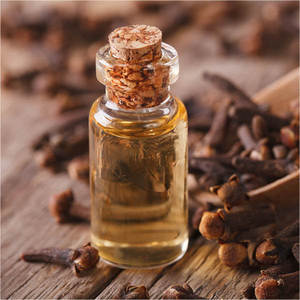 Aceite de hoja de clavo: Aceite Esencial versátil para cocinar con aromaterapia y remedios naturales para exportación mundial desde India - Product Image 4