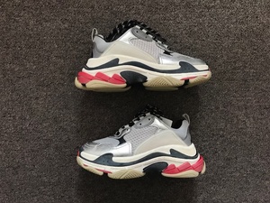 รองเท้ากีฬาลำลองแบบ unisex รองเท้าผ้าใบอเนกประสงค์ ดีไซน์หรูหรา ระบายอากาศได้ดี เหมาะสำหรับเดิน วิ่ง ออกกำลังกาย สำหรับผู้ชายและผู้หญิง - Product Image 3