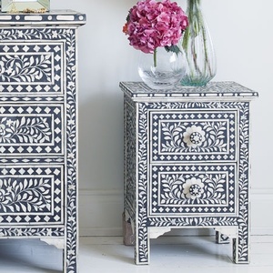 Table de chevet classique avec incrustations d'os et design en agate, fabriquée à la main par un fournisseur indien - Product Image 1