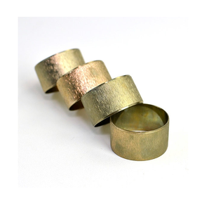 Soporte de anillo de servilleta de latón de diseño superior de forma redonda de alta calidad Personalización de servilleteros exigentes - Product Image 1