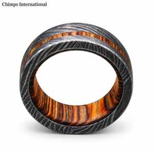 Anillo de Boda Hecho a Mano de Acero de Damasco Tradicional con Incrustaciones de Madera, Anillo Unisex para Regalo - Product Image 3