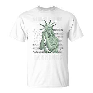 T-shirt con stampa di una ragazza che tiene un orecchino, per attivismo politico e manifestazioni negli USA - Product Image 1