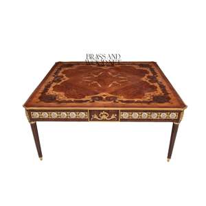 Table basse carrée de luxe avec incrustations en bois complexes et détails en laiton pour une décoration de salon classique et intemporelle - Product Image 1