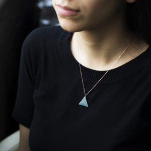 Collier avec pendentif en forme de triangle géométrique en pierre turquoise nano pour femme, fabrication artisanale turque, vente en gros, bijoux en argent sterling 925 - Product Image 3