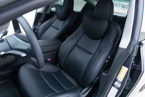 รถยนต์รุ่นปี 2023 โมเดล 3 คูเป้ ขับเคลื่อนสี่ล้อ ไมล์น้อย เกียร์อัตโนมัติ พวงมาลัยซ้าย เบาะหนังสีเข้ม เครื่องยนต์เทอร์โบ ระบบกันสะเทือนแบบ Panoramic Sunroof ล้อแม็ก R18 - Product Image 4