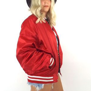 Chaquetas Bomber Premium para Mujer, Bolsillos Personalizados, Satén Teñido Marrón, Estilo Universitario, Manga Larga, Transpirable, Piel de Oveja, Acabado Invernal - Product Image 3