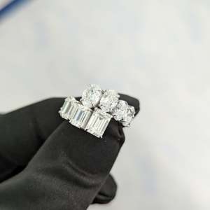 Bague de fiançailles pour femme en diamant de laboratoire certifié IGI 8,50 carats, taille émeraude ovale, couleur D-E-F, clarté VVS-VS - Product Image 1