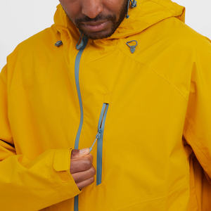 Chaqueta de lluvia Adventure Ready con capucha ajustable y bolsillos con cremallera para todo tipo de clima - Product Image 5