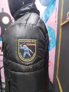 Chaqueta Acolchada Prémium Impermeable y Ecológica de Estilo Urbano para Hombre con Capucha y Mangas Largas para Invierno Color Personalizado a Precio Económico Tallas Grandes - Product Image 5