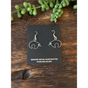 Boucles d'oreilles pendantes en forme d'ours Navajo faites à la main avec turquoise Kingman et argent sterling - Product Image 5