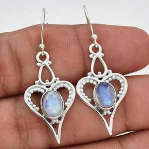 Boucles d'oreilles clous en pierre de lune arc-en-ciel plaqué or argent sterling, style bohème élégant, cadeau idéal pour femme - Product Image 2