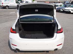 Excelente BMW Serie 5 330i xDrive AWD 2023 Blanco Usado con Llantas de Aleación R17, Asientos de Cuero Oscuro, Sistema de Navegación, Arranque Remoto y Paquete Premium - Product Image 2