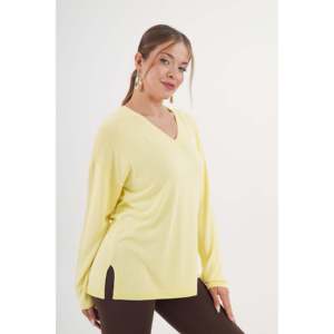 Pull tricoté jaune décontracté à col en V et fente latérale, vente en gros - Product Image 2