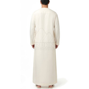 Kandura émirati classique pour hommes, Thobe traditionnel décontracté en coton respirant et léger, col sans revers, détail à pompons - Product Image 2