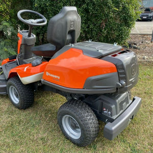 Cortadora de Césped Industrial R 316TsX AWD con Motor Diésel de 2 Tiempos, Comercial, de Alta Eficiencia, con Caja Recolectora de 100L y Descarga Trasera - Product Image 3