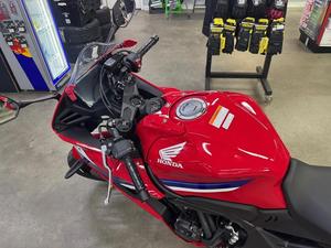 Offre Annuelle 2025 – Nouvelles Motos Honda CBR650R E-Clutch - Product Image 3