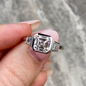 Más vendidos 2,25 quilates Moissanite Asscher corte compromiso anillo Original en oro amarillo de 18K anillos de joyería fina al por mayor - Product Image 1