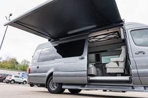 Conversion de fourgon de luxe Mercedes-Benz Sprinter 3500XD 2021, moteur turbodiesel V6, transmission automatique - Product Image 5